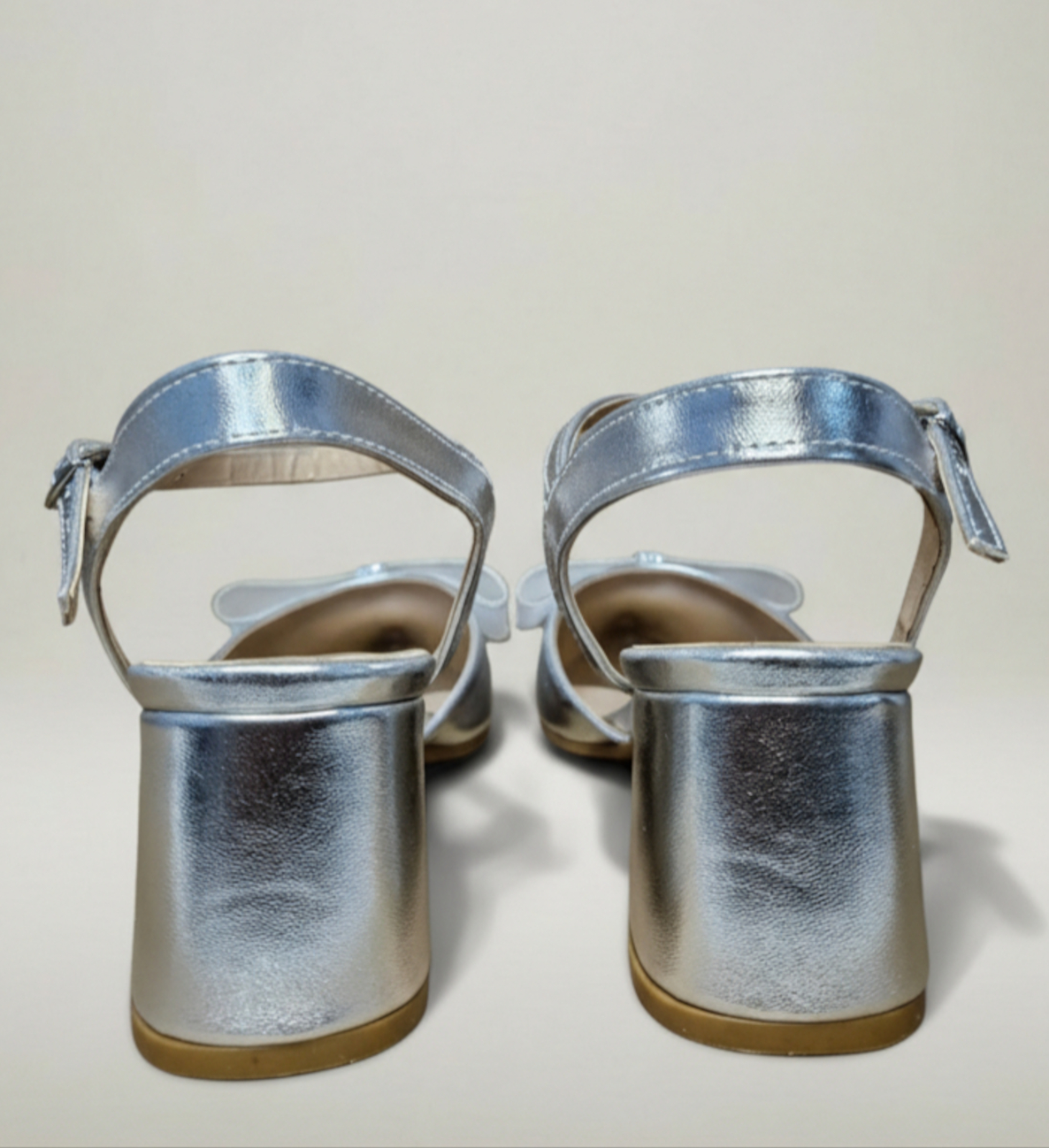 Zapatilla Lumière - Plateado | Tacón Bajo con Moño de Brillo - Imagen 3